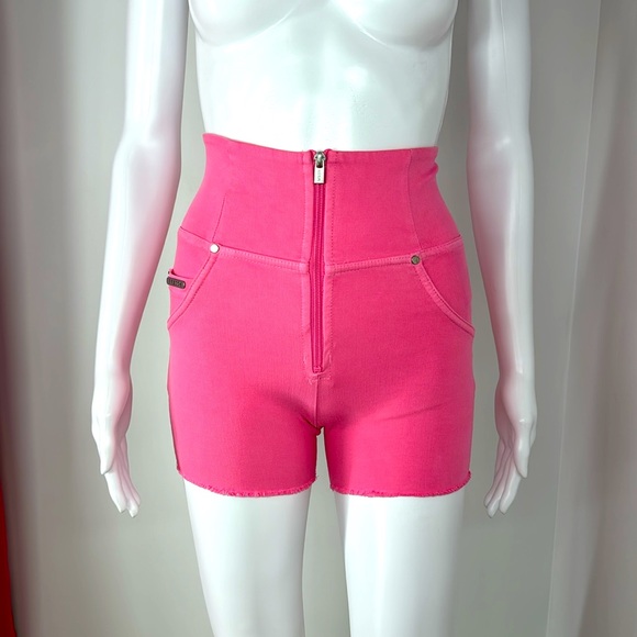 Freddy WR.UP® SNUG JEANS Candy Pink Stretch Shorts XXS Better than NEW - Picture 3 of 4